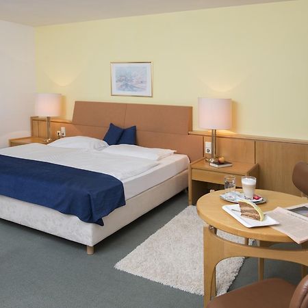 Hotel Burgenland ไอเซนชตัดท์ ภายนอก รูปภาพ