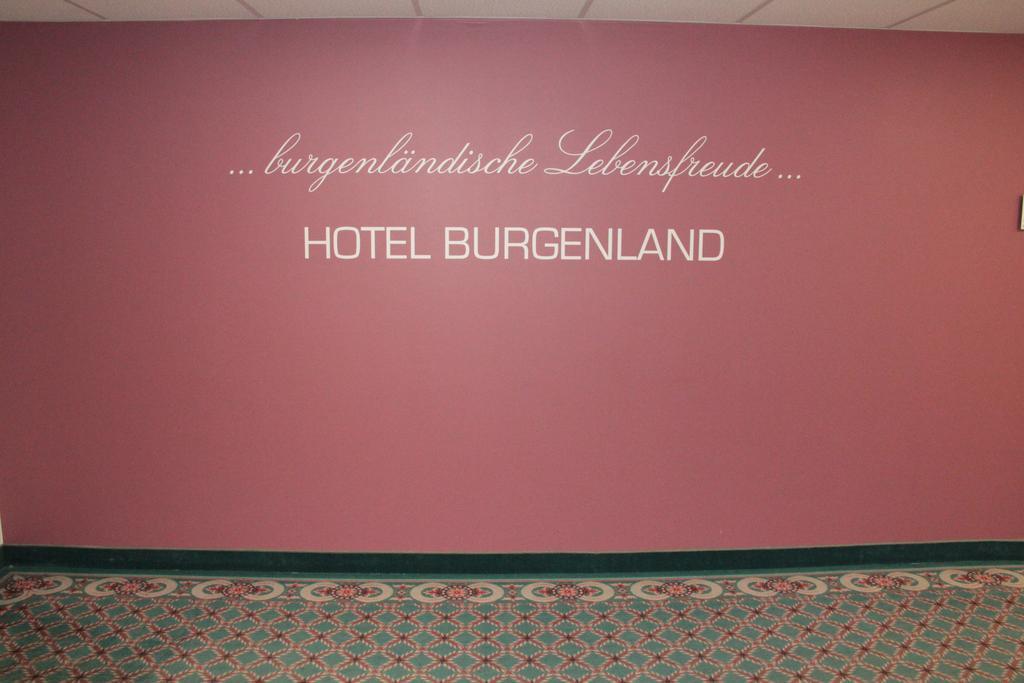 Hotel Burgenland ไอเซนชตัดท์ ภายนอก รูปภาพ