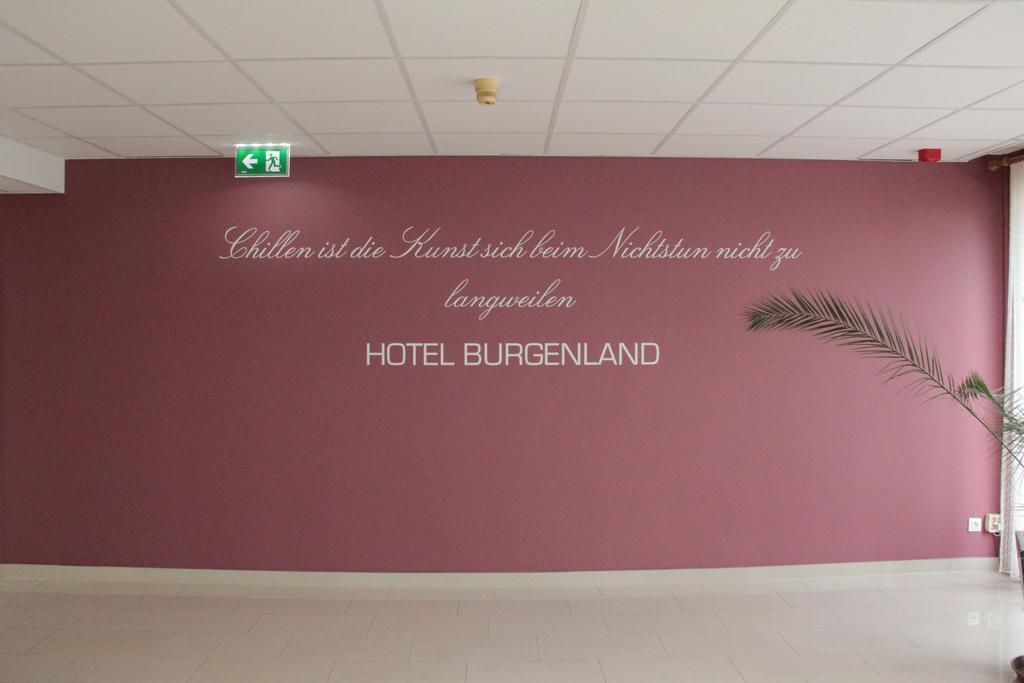 Hotel Burgenland ไอเซนชตัดท์ ภายนอก รูปภาพ
