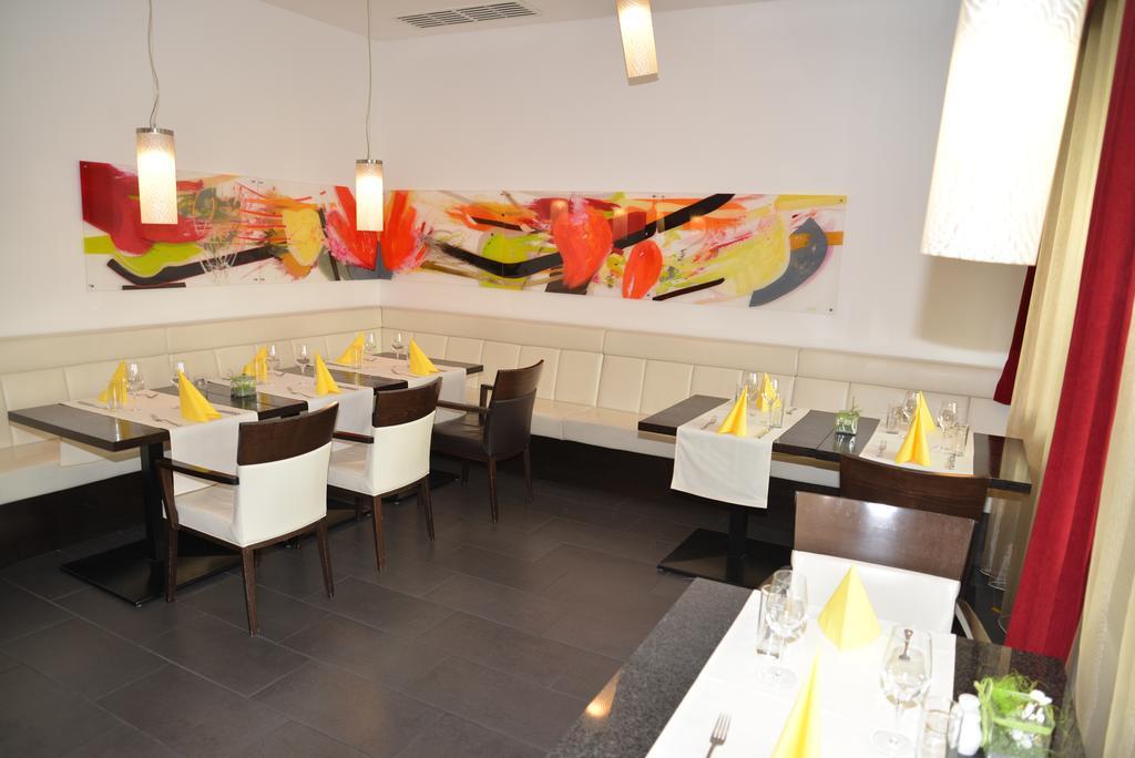Hotel Burgenland ไอเซนชตัดท์ ภายนอก รูปภาพ