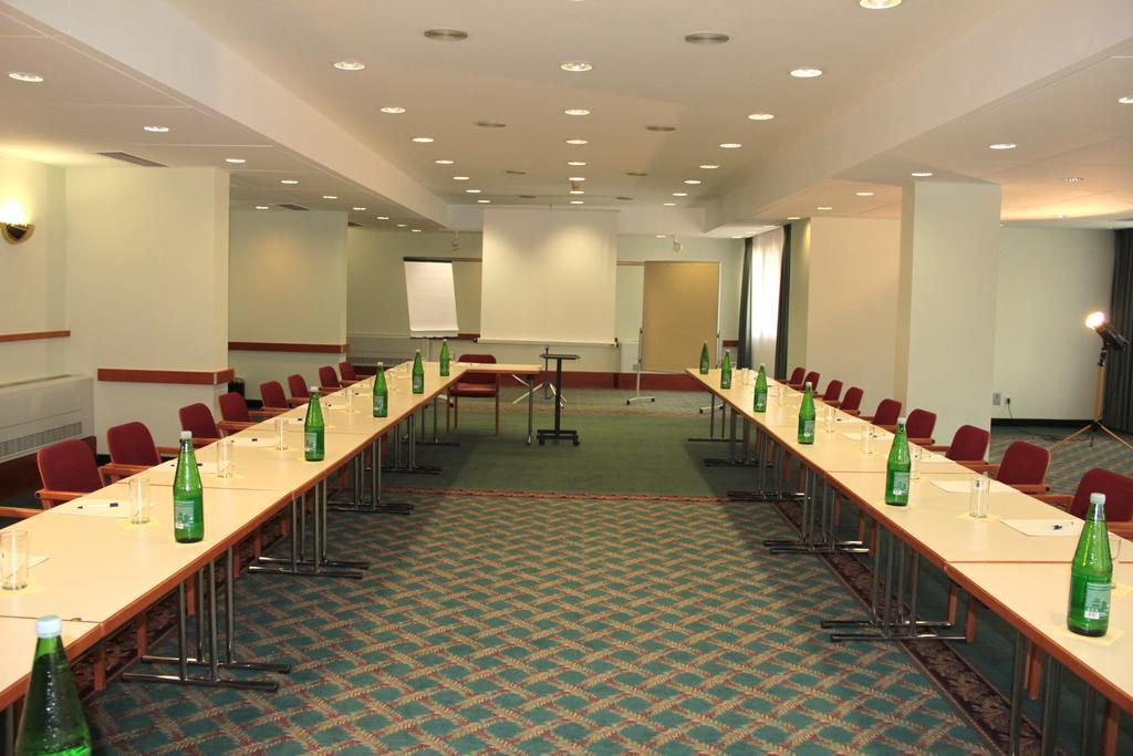 Hotel Burgenland ไอเซนชตัดท์ ภายนอก รูปภาพ