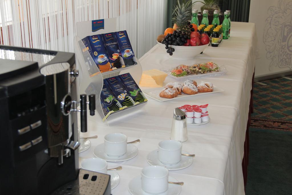 Hotel Burgenland ไอเซนชตัดท์ ภายนอก รูปภาพ