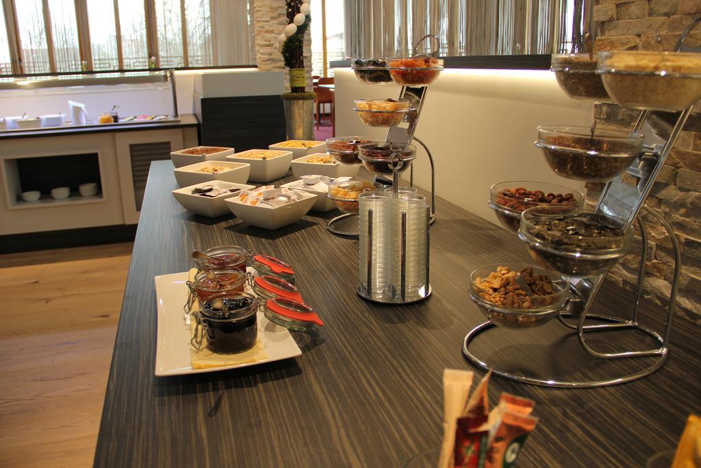 Hotel Burgenland ไอเซนชตัดท์ ภายนอก รูปภาพ