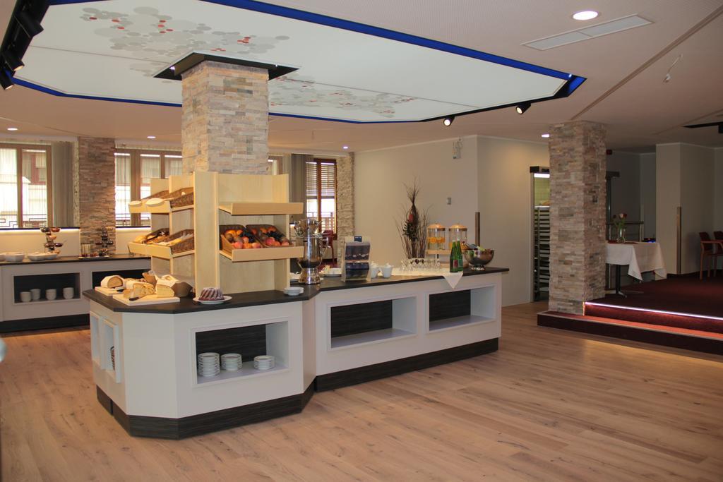 Hotel Burgenland ไอเซนชตัดท์ ภายนอก รูปภาพ