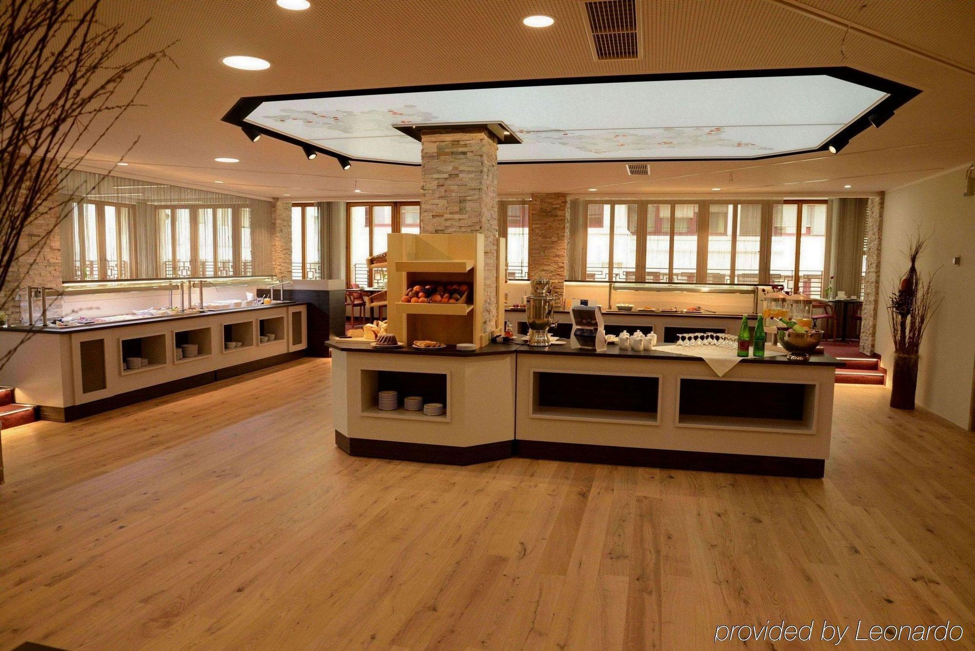Hotel Burgenland ไอเซนชตัดท์ ภายนอก รูปภาพ