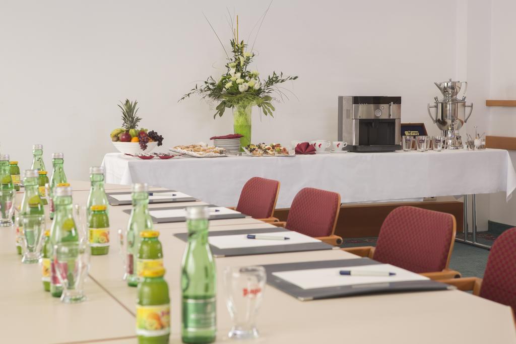 Hotel Burgenland ไอเซนชตัดท์ ภายนอก รูปภาพ