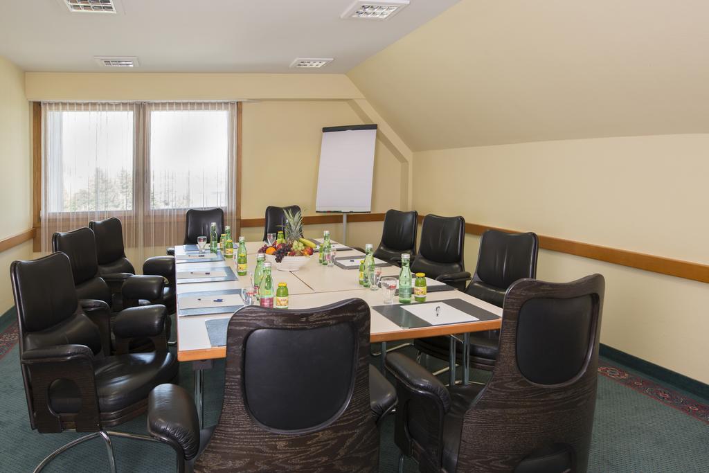 Hotel Burgenland ไอเซนชตัดท์ ภายนอก รูปภาพ