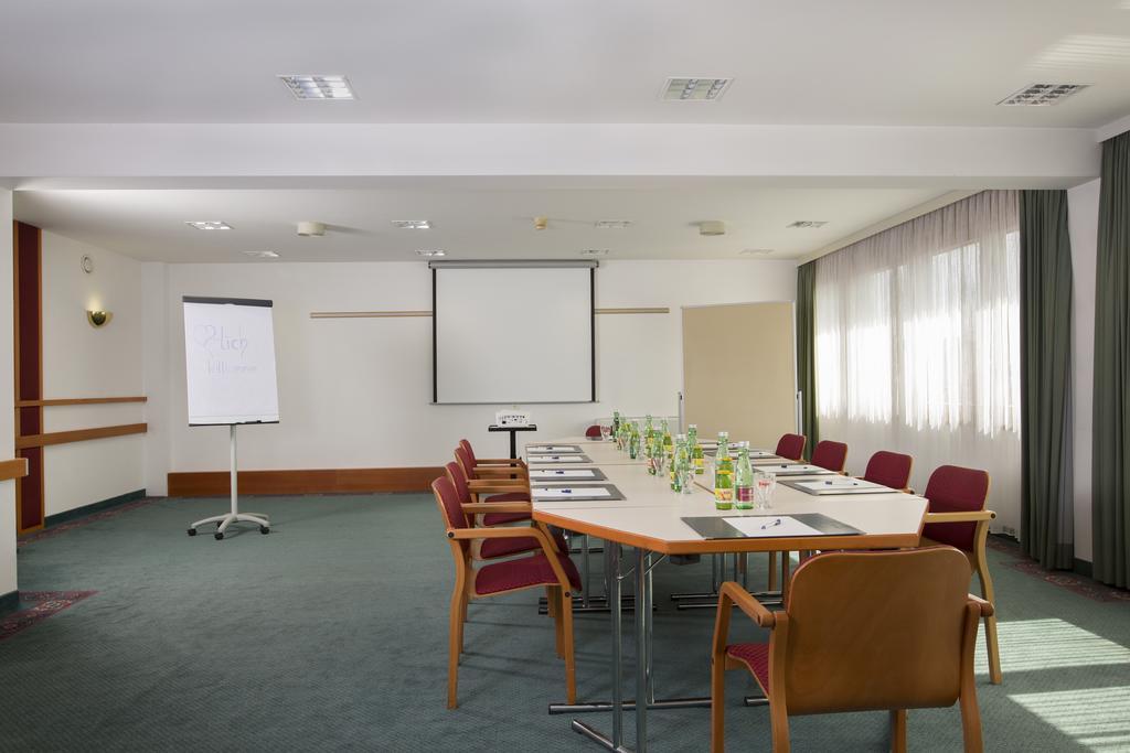 Hotel Burgenland ไอเซนชตัดท์ ภายนอก รูปภาพ