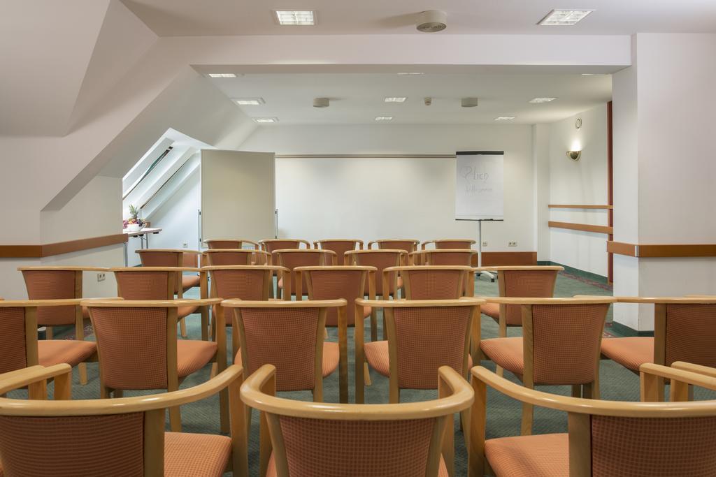 Hotel Burgenland ไอเซนชตัดท์ ภายนอก รูปภาพ