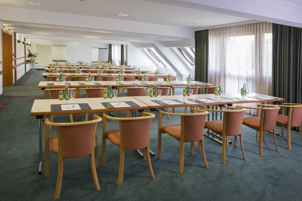 Hotel Burgenland ไอเซนชตัดท์ ภายนอก รูปภาพ