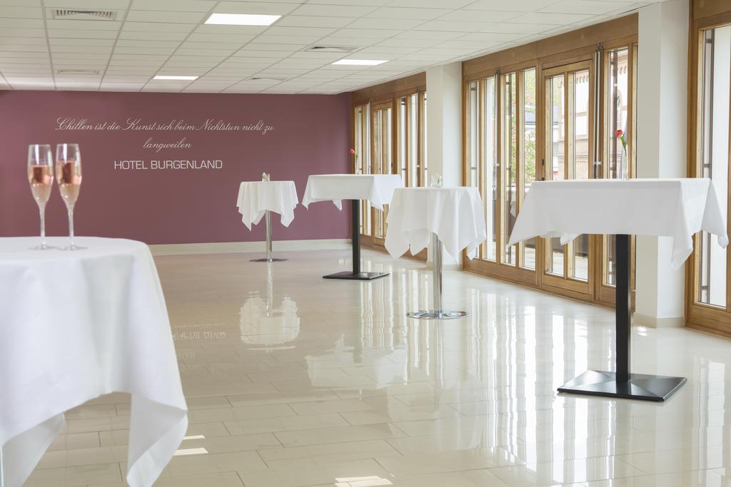 Hotel Burgenland ไอเซนชตัดท์ ภายนอก รูปภาพ