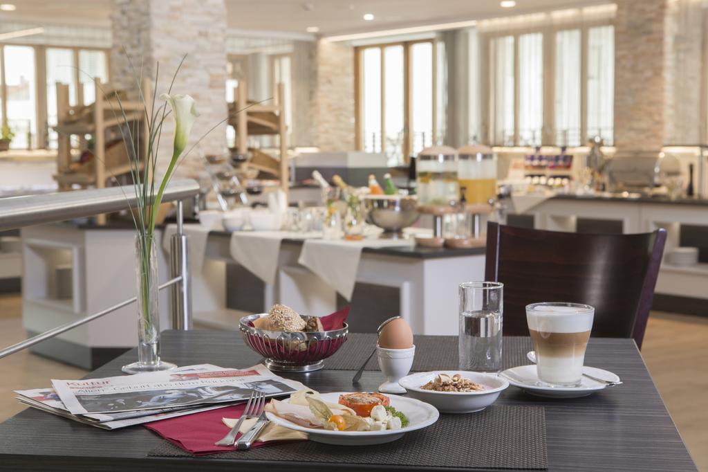 Hotel Burgenland ไอเซนชตัดท์ ภายนอก รูปภาพ