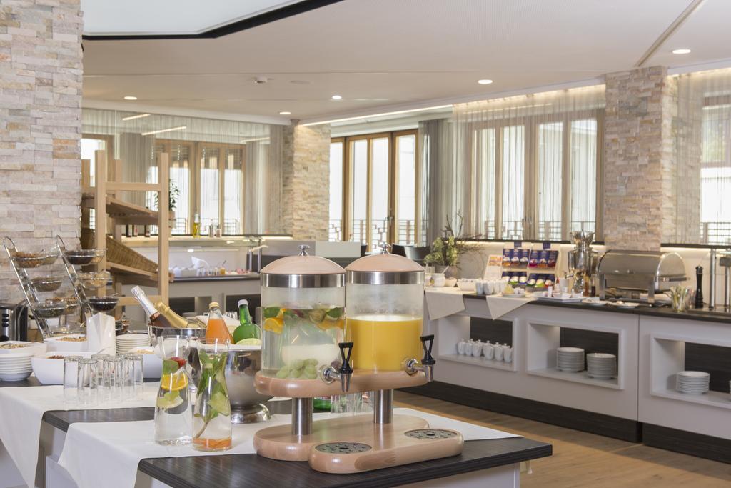 Hotel Burgenland ไอเซนชตัดท์ ภายนอก รูปภาพ