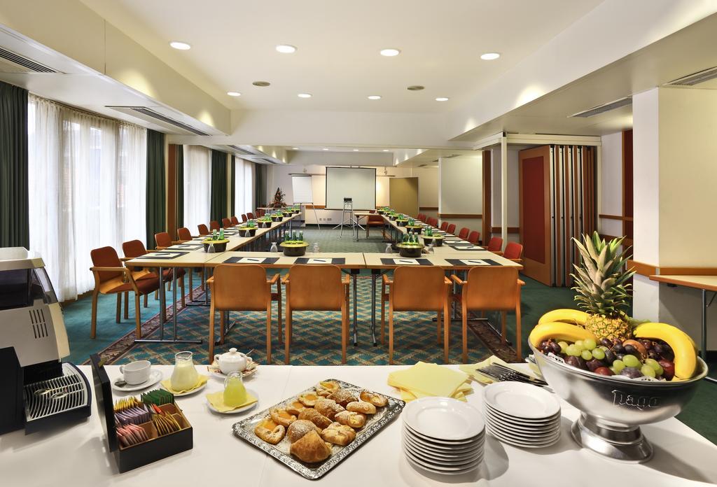 Hotel Burgenland ไอเซนชตัดท์ ภายนอก รูปภาพ