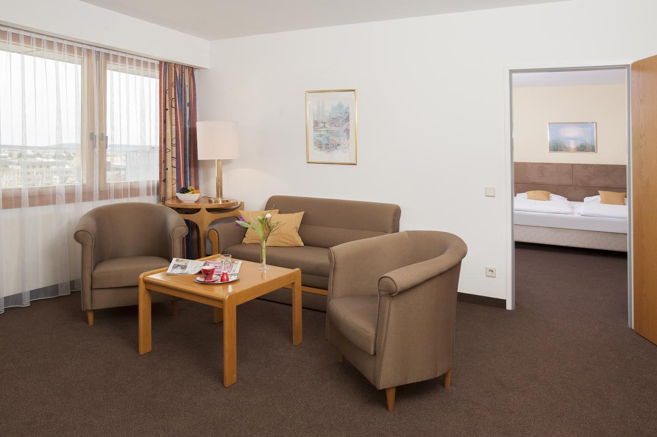 Hotel Burgenland ไอเซนชตัดท์ ภายนอก รูปภาพ