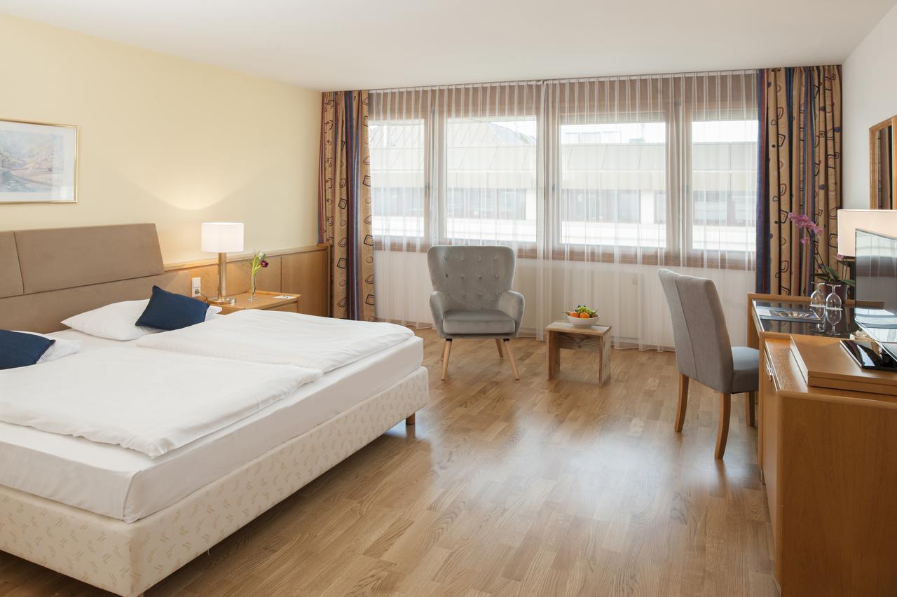 Hotel Burgenland ไอเซนชตัดท์ ภายนอก รูปภาพ