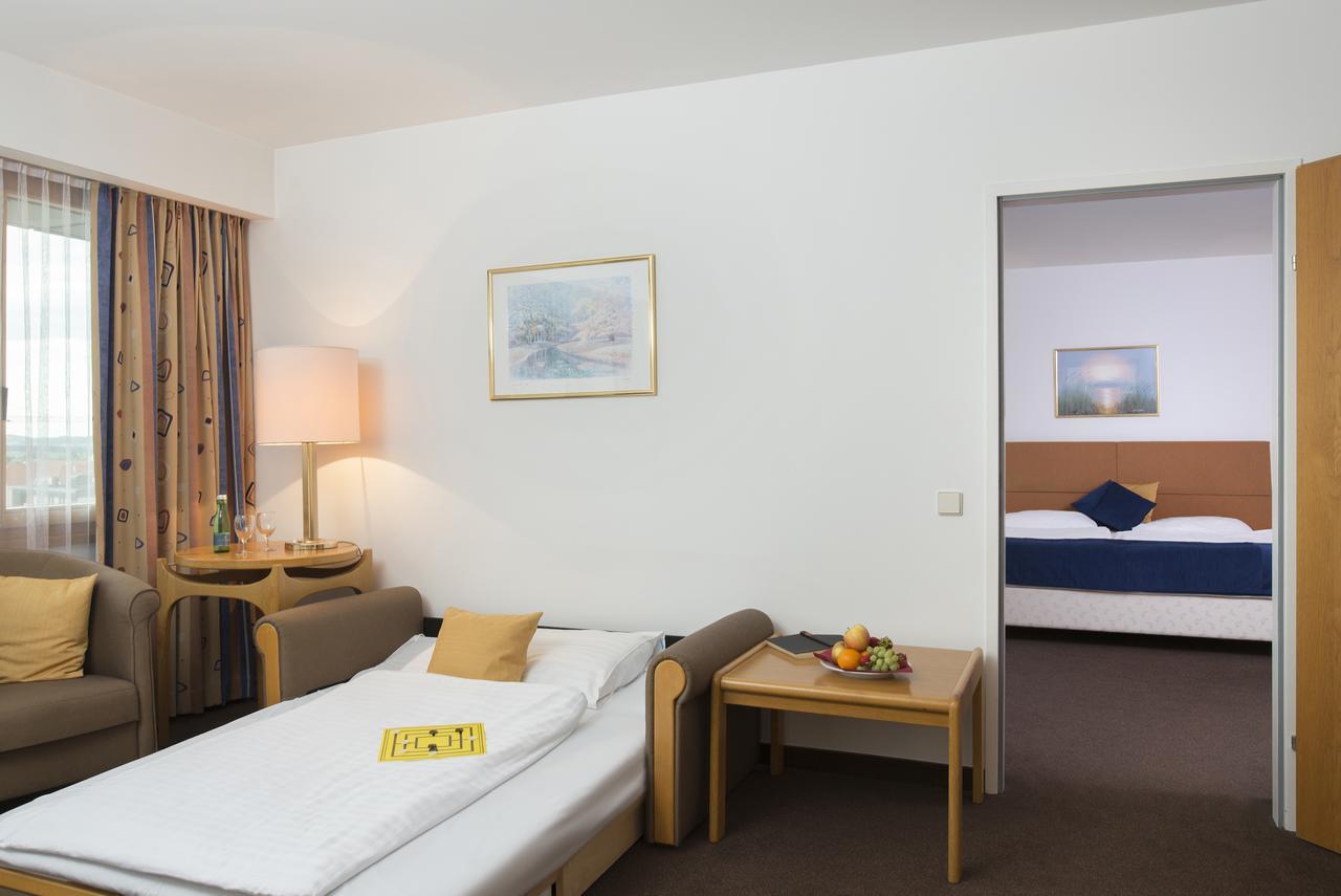Hotel Burgenland ไอเซนชตัดท์ ภายนอก รูปภาพ