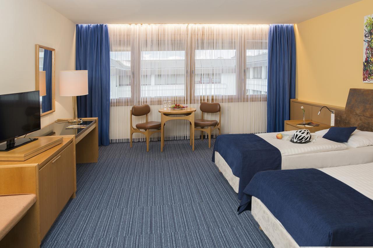 Hotel Burgenland ไอเซนชตัดท์ ภายนอก รูปภาพ