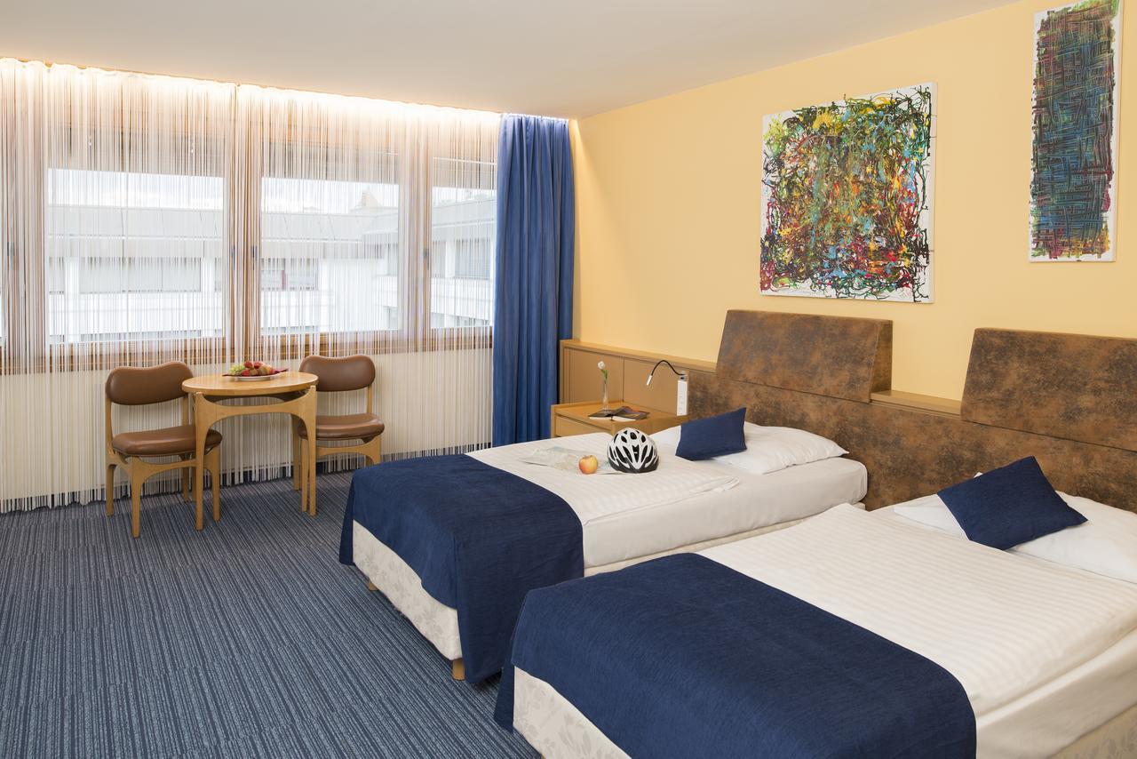 Hotel Burgenland ไอเซนชตัดท์ ภายนอก รูปภาพ